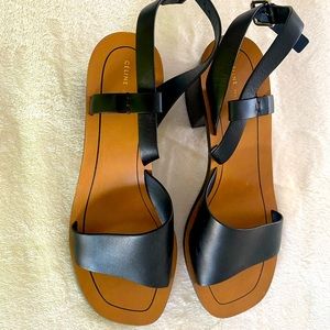 Luxury. Celine black leather sandals.
